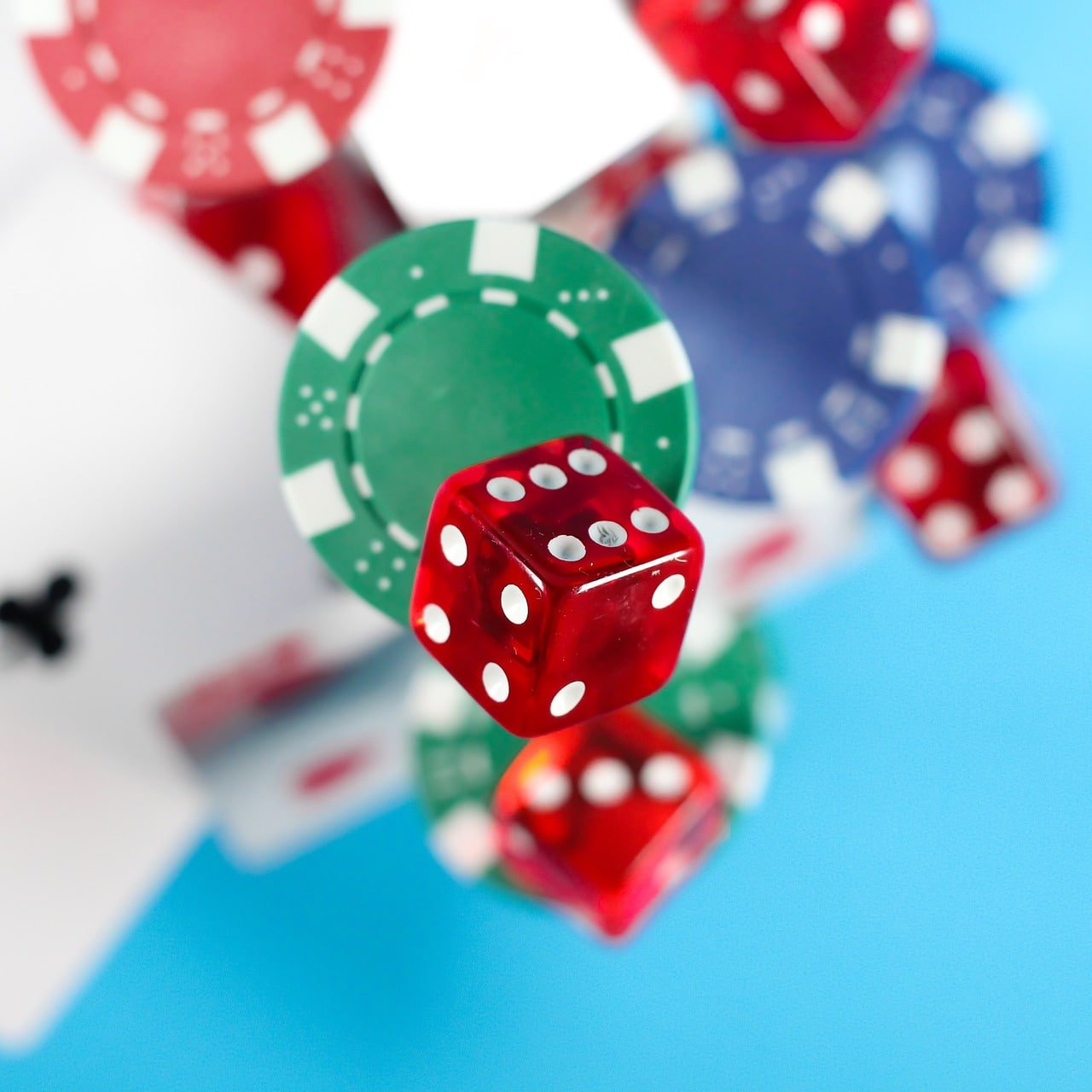 Dealer Caribbean Stud Poker di studio live landslot88